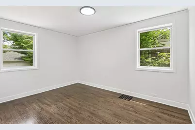 10145 S Bensley Avenue, Chicago, IL 60617 - Photo 8