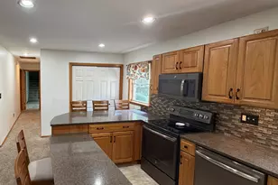 10083 Elizabeth Rd, Bloomington, IL 61705 - Photo 6