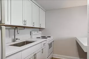 2400 N Lakeview Ave, Chicago, IL 60614 - Photo 6