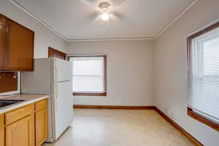 217 S 3rd St, Dekalb, IL 60115 - Photo 10