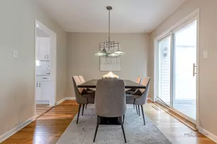 216 Valley View Ct, Wilmette, IL 60091 - Photo 4