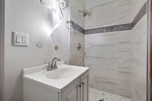 8035 S Oglesby Ave, Chicago, IL 60617 - Photo 12