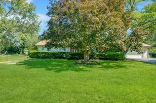 2226 Shannondale Rd, Libertyville, IL 60048 - Photo 2