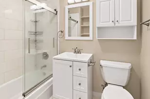 1255 N Sandburg Terrace, Chicago, IL 60610 - Photo 12