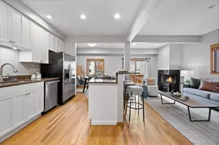 1930 W Wolfram St, Chicago, IL 60657 - Photo 8