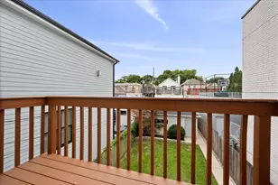 1930 W Wolfram St, Chicago, IL 60657 - Photo 18