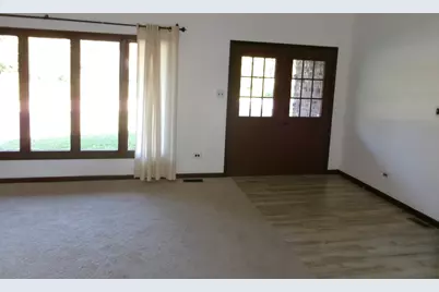 38604 N Waveland Avenue, Wadsworth, IL 60083 - Photo 2
