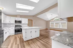 386 Buttercup Ln, Matteson, IL 60443 - Photo 8
