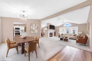 386 Buttercup Ln, Matteson, IL 60443 - Photo 2