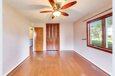 219 N William Street, Mount Prospect, IL 60056 - Photo 6