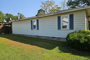 305 Fife St, Carrier Mills, IL 62917 - Photo 2