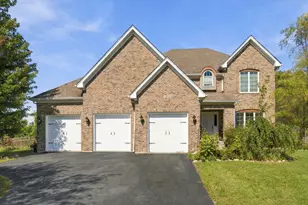 12908 Timber Wood Cir, Plainfield, IL 60585 - Photo 2