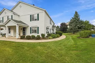 689 Fieldcrest Dr, South Elgin, IL 60177 - Photo 1