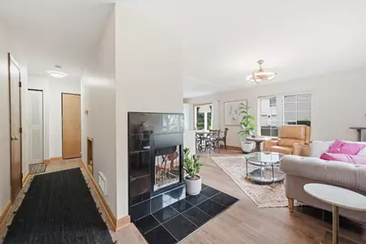689 Fieldcrest Drive #B, South Elgin, IL 60177 - Photo 4