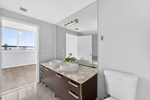 244 Biscayne Blvd, Miami, FL 33132 - Photo 10