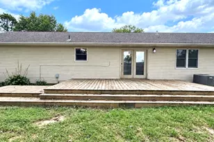 142 Fielder Dr, Salem, IL 62881 - Photo 4