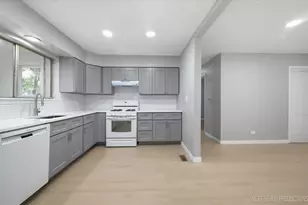 557 Willard Ave, Elgin, IL 60120 - Photo 14
