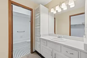 6157 Willowhill Rd, Willowbrook, IL 60527 - Photo 16