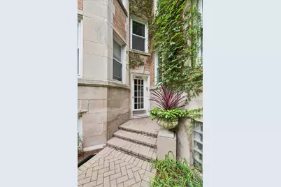871 W Cornelia Avenue #1, Chicago, IL 60657 - Photo 2