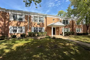 914 W St James St, Arlington Heights, IL 60005 - Photo 1