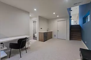 559 E 50th St, Chicago, IL 60615 - Photo 32