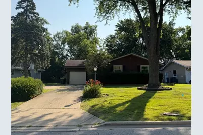 381 N Silverleaf Boulevard, Carol Stream, IL 60188 - Photo 2