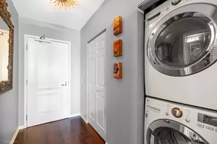 630 N State St, Chicago, IL 60654 - Photo 16
