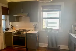 2439 W Gunnison St, Chicago, IL 60625 - Photo 2