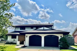 214 Cambridge Ln, Bloomingdale, IL 60108 - Photo 1