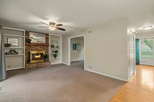 5481 Parkside Ct, Gurnee, IL 60031 - Photo 8