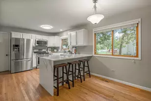 5481 Parkside Ct, Gurnee, IL 60031 - Photo 10