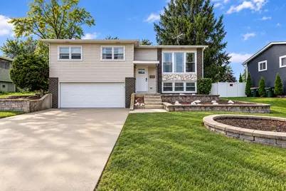 7410 Hawthorne Avenue, Woodridge, IL 60517 - Photo 2