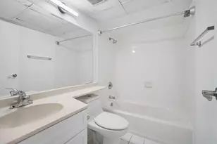 3852 S Parkway Dr, Northbrook, IL 60062 - Photo 14