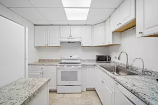 3852 S Parkway Dr, Northbrook, IL 60062 - Photo 10