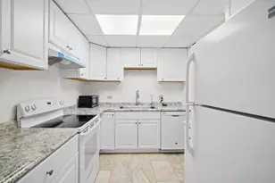 3852 S Parkway Dr, Northbrook, IL 60062 - Photo 8