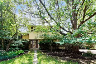915 W Frontenac Dr, Arlington Heights, IL 60004 - Photo 1