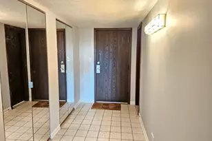 350 Plum Creek Dr, Wheeling, IL 60090 - Photo 2