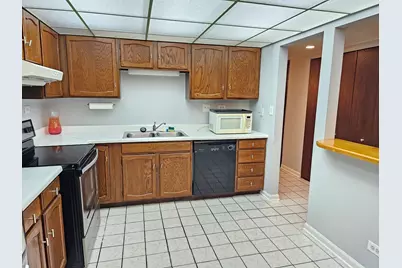 350 Plum Creek Drive #305, Wheeling, IL 60090 - Photo 6
