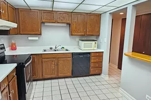 350 Plum Creek Dr, Wheeling, IL 60090 - Photo 6