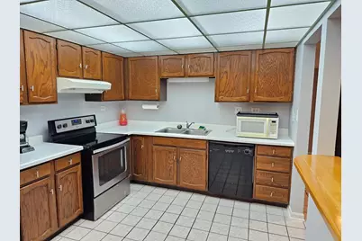350 Plum Creek Drive #305, Wheeling, IL 60090 - Photo 4