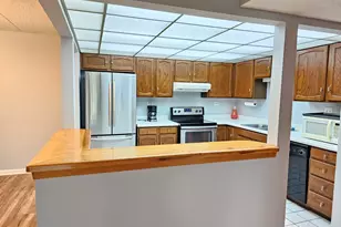 350 Plum Creek Dr, Wheeling, IL 60090 - Photo 8