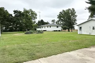 1698 E 1400 North Rd, Watseka, IL 60970 - Photo 54
