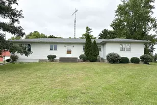 1698 E 1400 North Rd, Watseka, IL 60970 - Photo 1