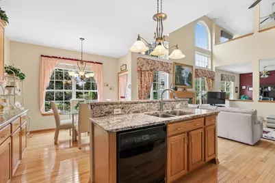 20 Bridlepath Drive, Lindenhurst, IL 60046 - Photo 8