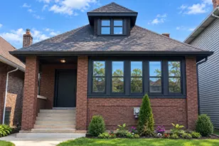 5152 W Warwick Ave, Chicago, IL 60641 - Photo 2