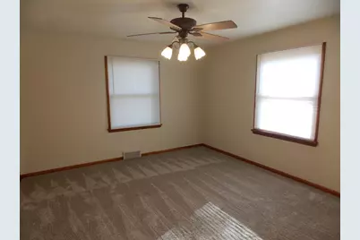 210 E 4th Street, Hoffman, IL 62250 - Photo 14
