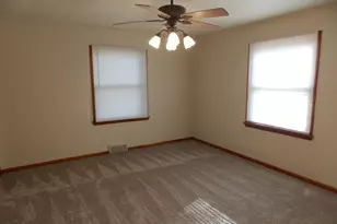 210 E 4th St, Hoffman, IL 62250 - Photo 14