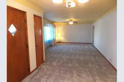 210 E 4th Street, Hoffman, IL 62250 - Photo 4