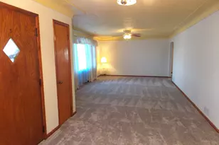 210 E 4th St, Hoffman, IL 62250 - Photo 4