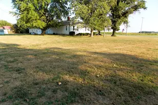 210 E 4th St, Hoffman, IL 62250 - Photo 28